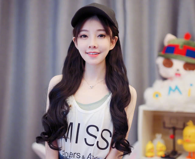 lol:斗鱼女战士在直播间说出做主播的苦恼,一番话被指责虚伪