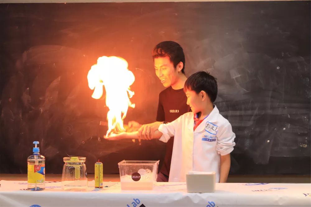 冰与火之歌冷湖实验室科学秀济南高新区凤凰路小学三3书香中队开展家