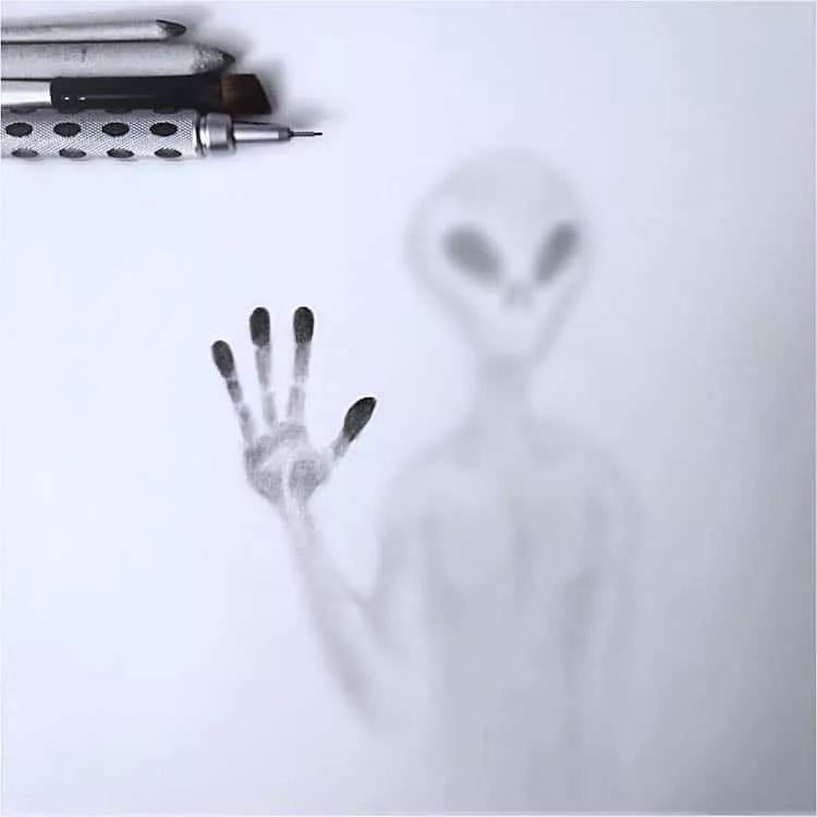 哥们是用铅笔画的这些"鬼"~背后到底站着谁,又有怎样的故事……让人忍