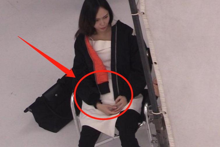 但是,唐嫣身边的工作人员跟媒体作出回应,明确表示:没有怀孕!