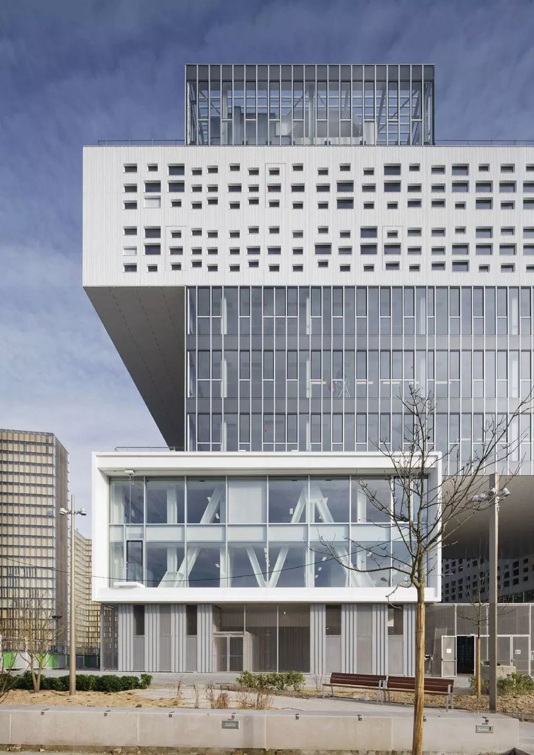 最新办公大楼设计4款