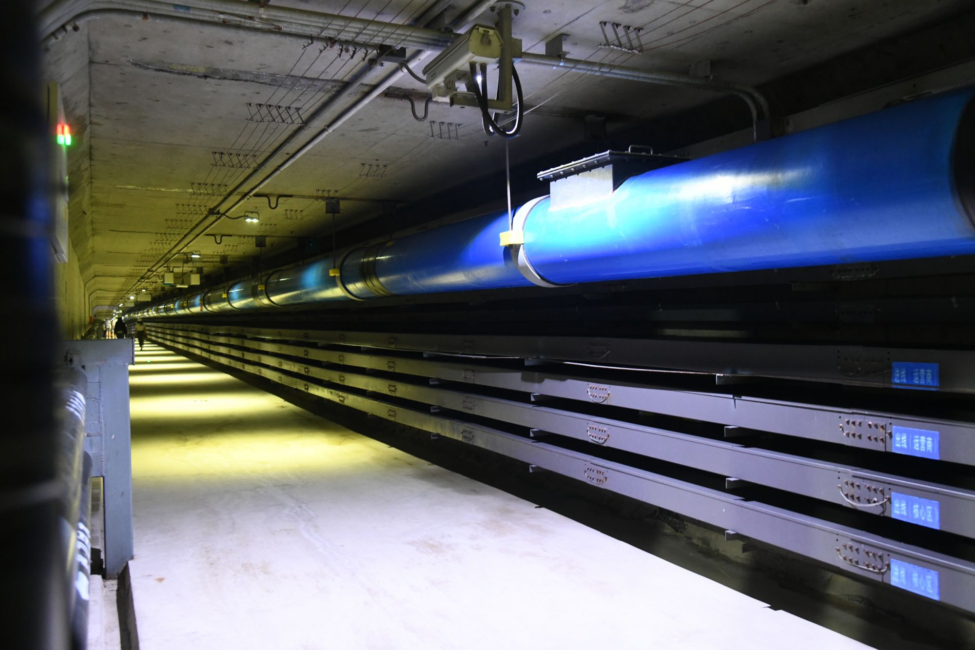 在运河商务中心区巨大的地下空间里,既有机动车通行的交通廊道,也有集