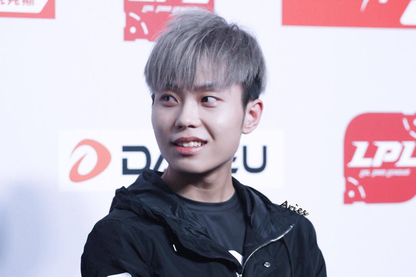 edg童扬首播失败告终骂稳健棍带节奏直播间被刀塔玩家霸占