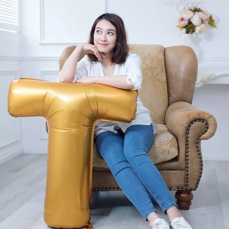 原创民选港姐朱千雪与青梅竹马结婚真的要退圈做law界女神啦