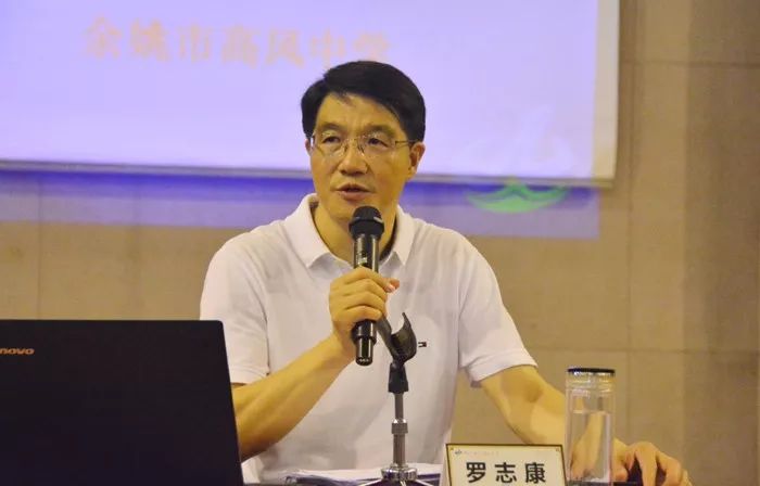 家校携手共育英才我校召开高一新生及家长会