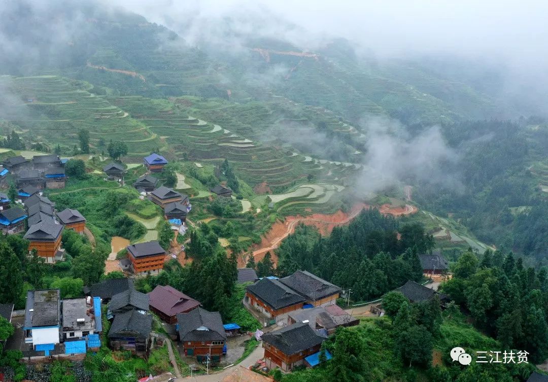 岑洞村!贫困村蝶变成"幸福村"