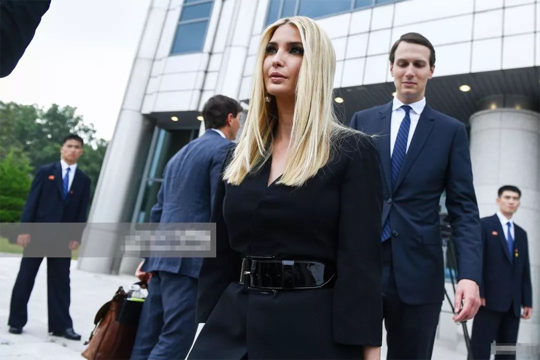 原创37岁伊万卡有老爸特朗普支持在韩国风采无限与军人拥抱真豪迈