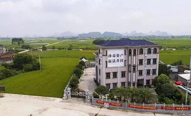 航拍大毒枭张加爱豪华别墅占地两三亩高达4层装修富丽堂皇
