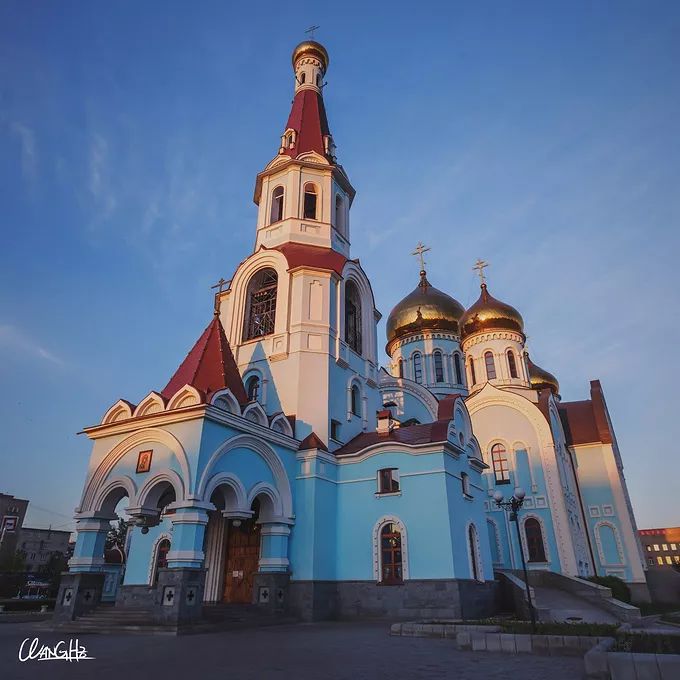 图片来自@摄影师王鹤 在赤塔市区可以见到很多教堂,路边偶遇的随意