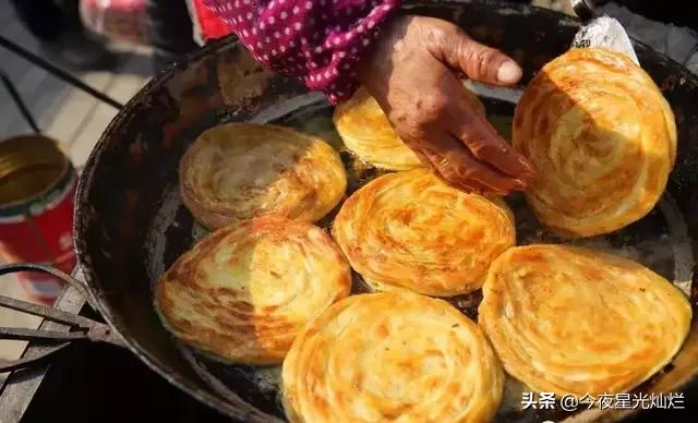 甜而不厌,香酥可口,不咬不嚼便可下肚,余香绕口不绝,乃武功镇小吃一绝