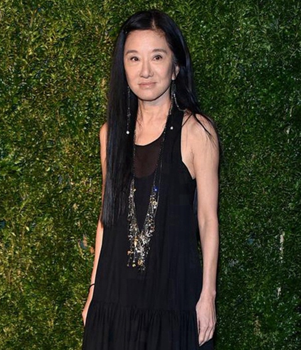 提到她,很多人感觉陌生,但年轻人对婚纱品牌vera wang却并不陌生.