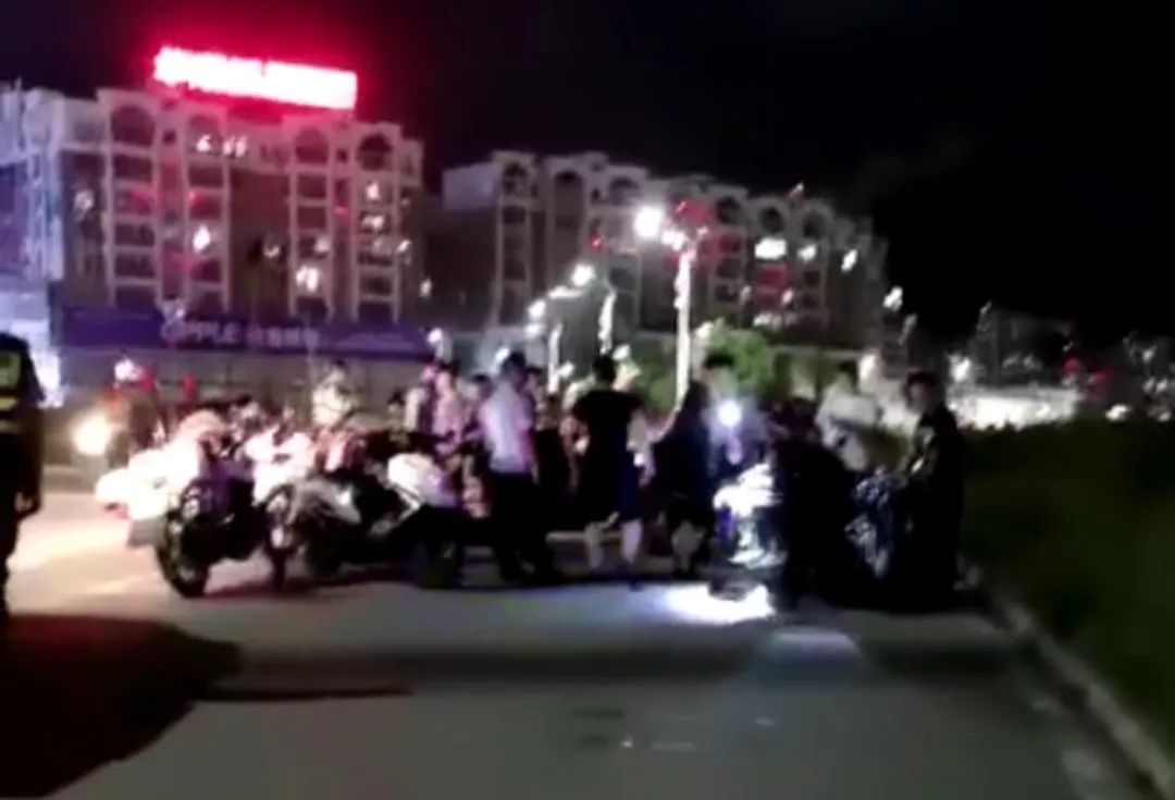 海丰一批社会青年龙津河边聚集警方果断出击