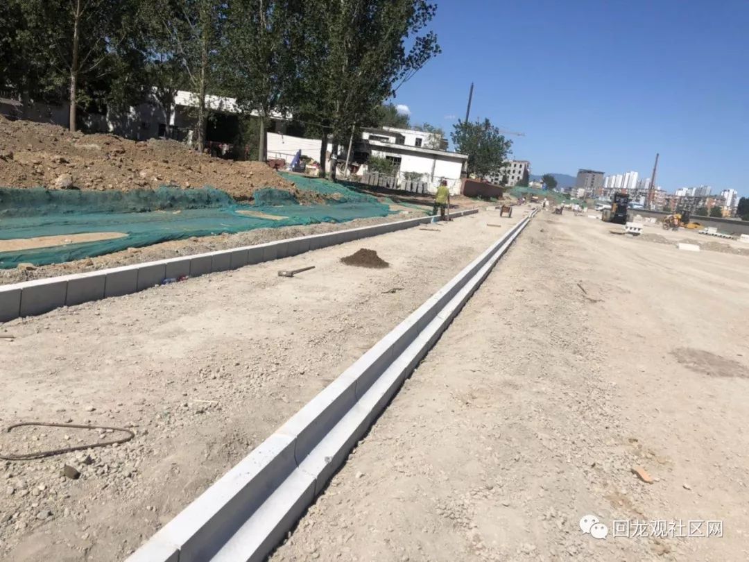 太平庄北街项目霍营段已经开始铺设路面啦