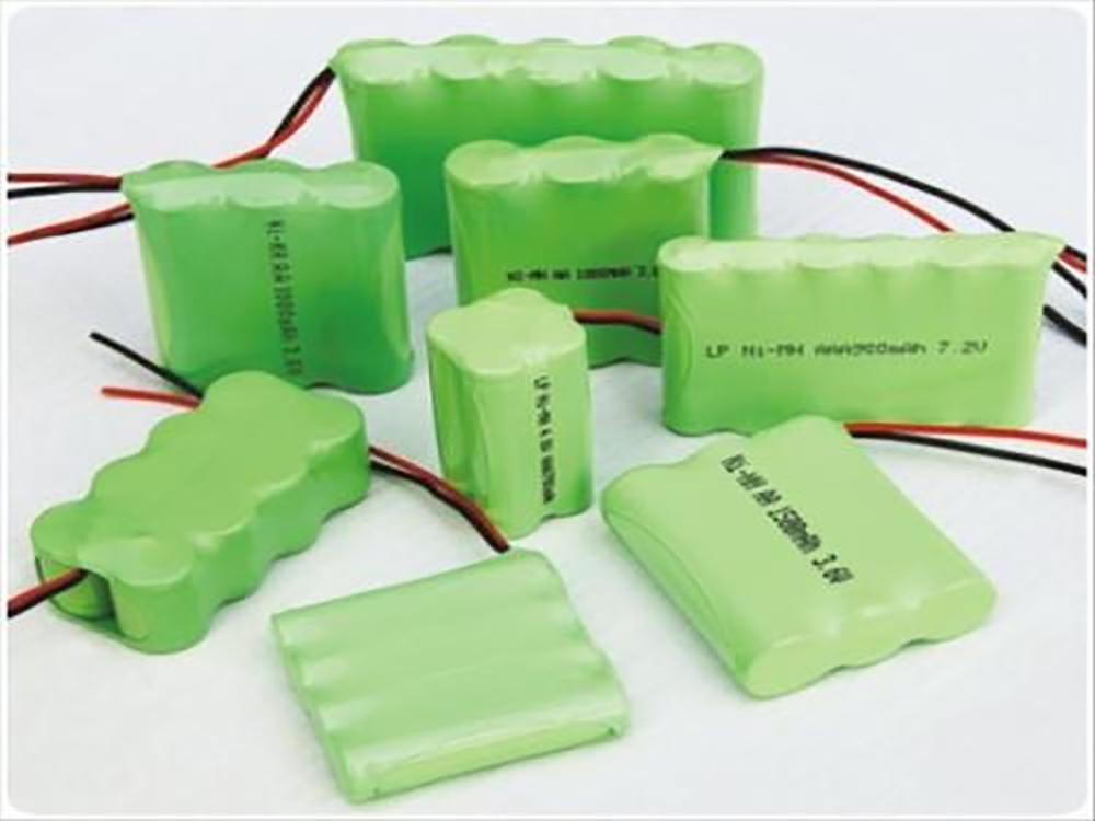 负极发生膨胀,造成活性物脱落和隔膜损坏,导电网络破坏和电池欧姆极化