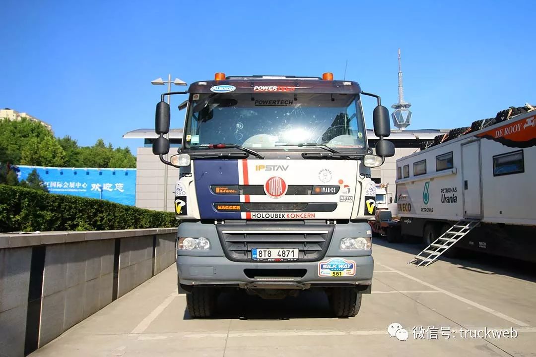 原厂双排8x8强悍太脱拉捷克buggyra车队的太脱拉凤凰后勤保障车