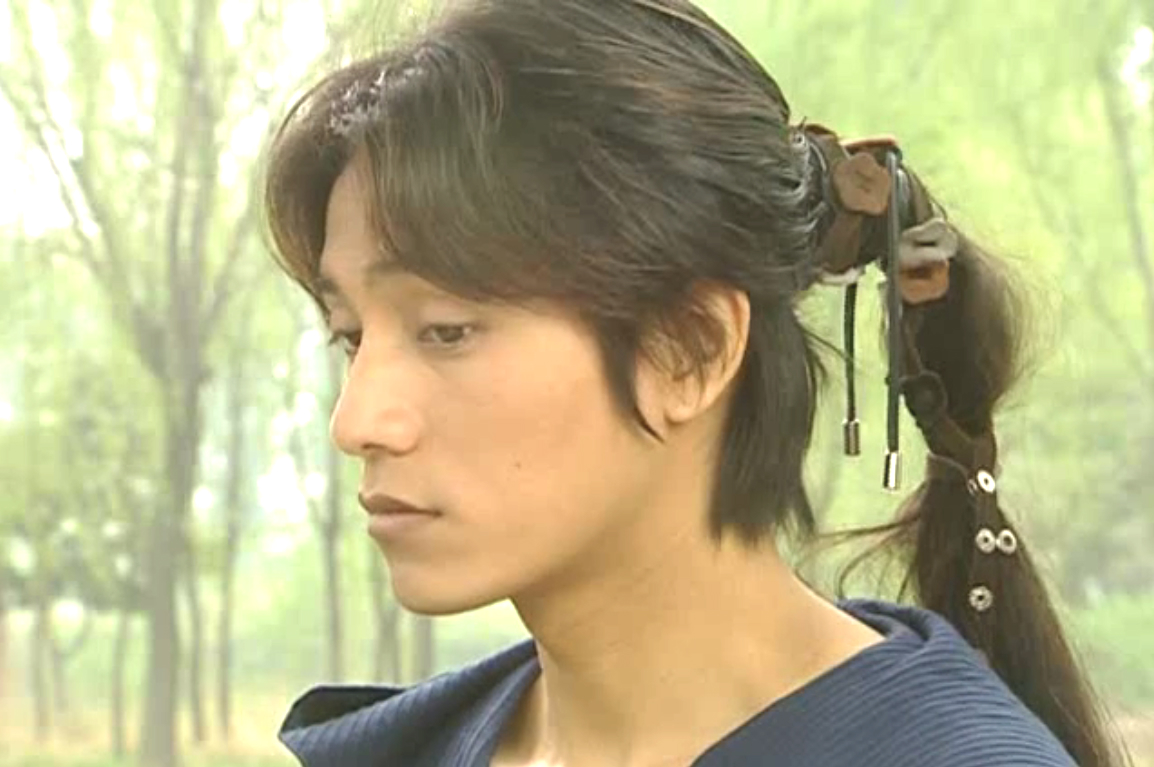 还记得名扬花鼓中穿粉裙的陈坤吗他的时尚单品可不止一件