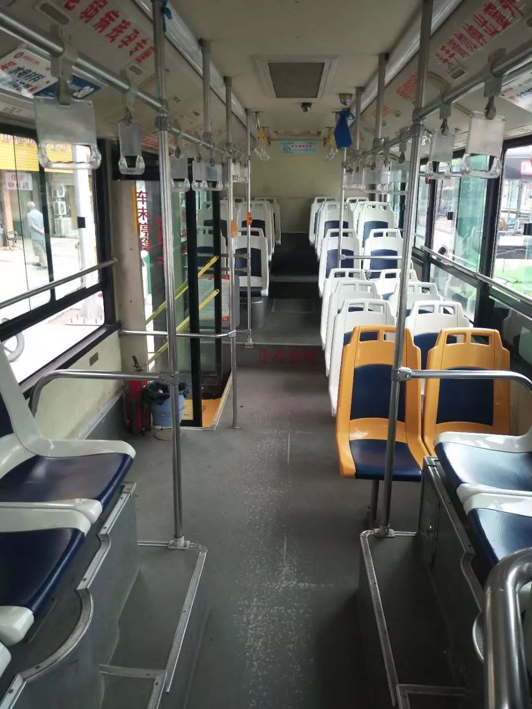 最近广安公交车上新增了这个座位,有什么用?