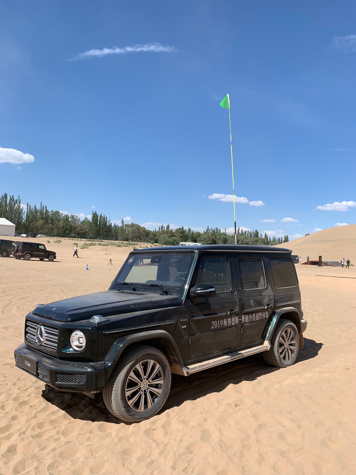 %的最大爬坡度,可实现40:60扭矩分配的全时四驱系统,以及越野摄像头