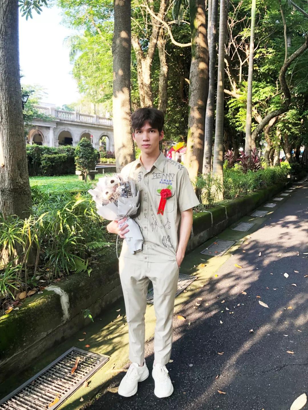 派伟俊高中毕业发纪念单曲飞得更高