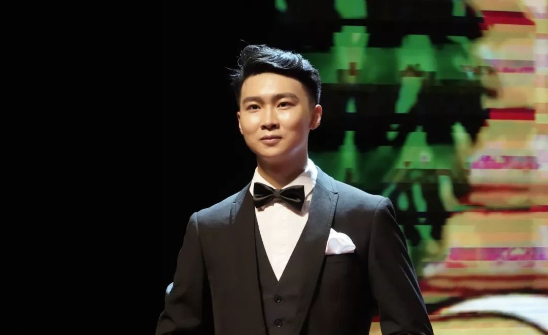 微电影导演兼编剧 邹蔚苓"片中的书记和校长就是我们的书记和校长