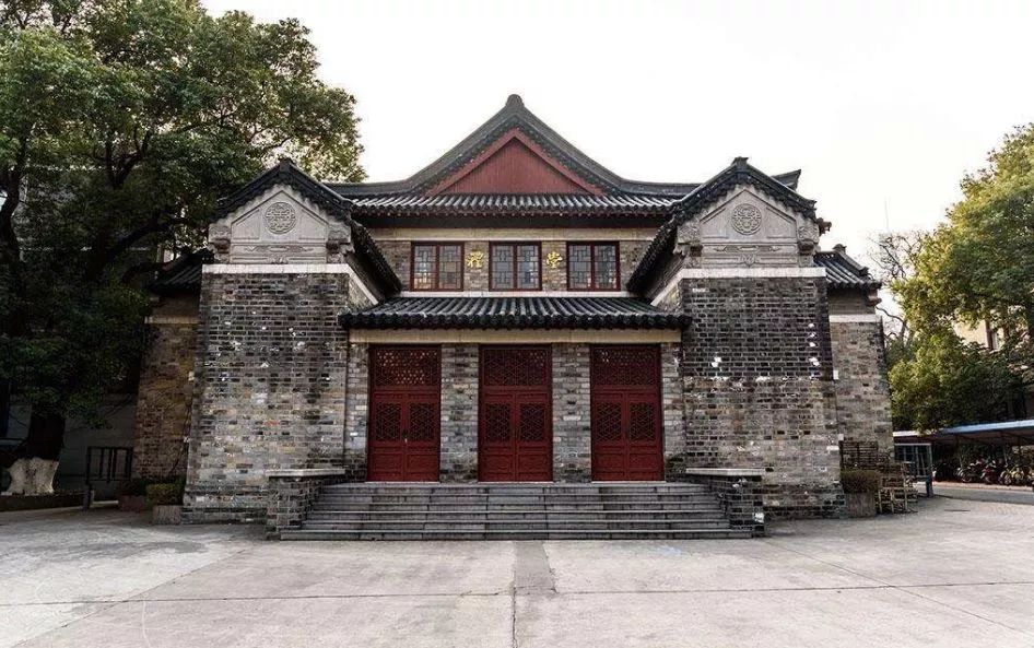 南京嬉水王国水世界雨发乐园夜公园地道战演出皇家大马戏南京大学科技