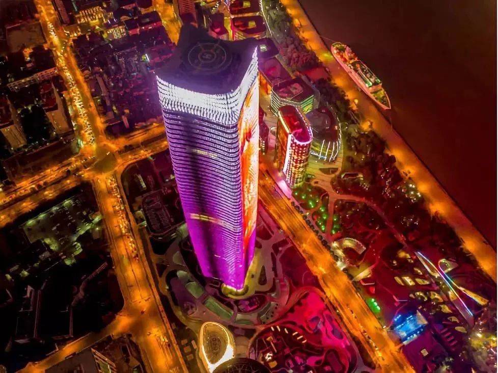 北外滩新地标,浦西第一高楼——上海白玉兰广场,有着320米的超高空