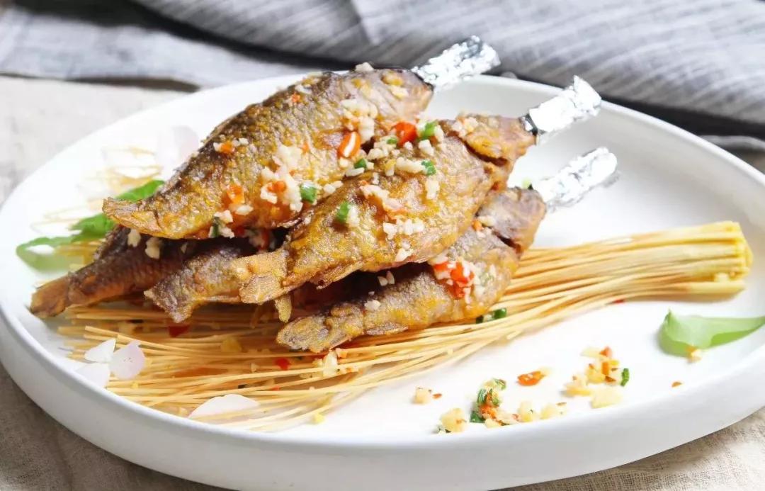 生长在稻田间的禾花鱼,鱼肉具有禾花香味.