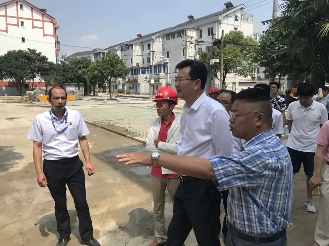 常熟市长焦亚飞调研老住宅小区综合整治工程推进情况