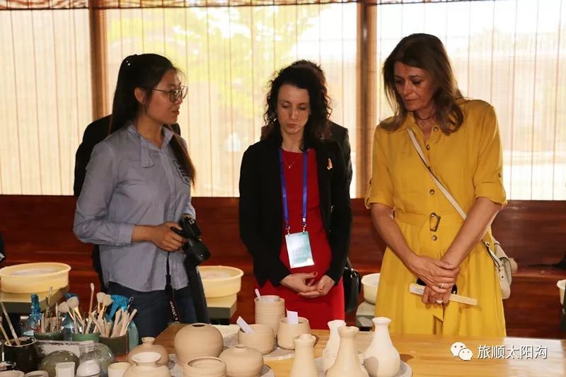 保加利亚总统夫人访问团和刚果共和国友城代表团来太阳沟考察