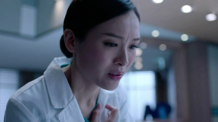 tvb《白色强人》大反转?程洛雯鼓励唐明苏怡复合,却被推选新院长