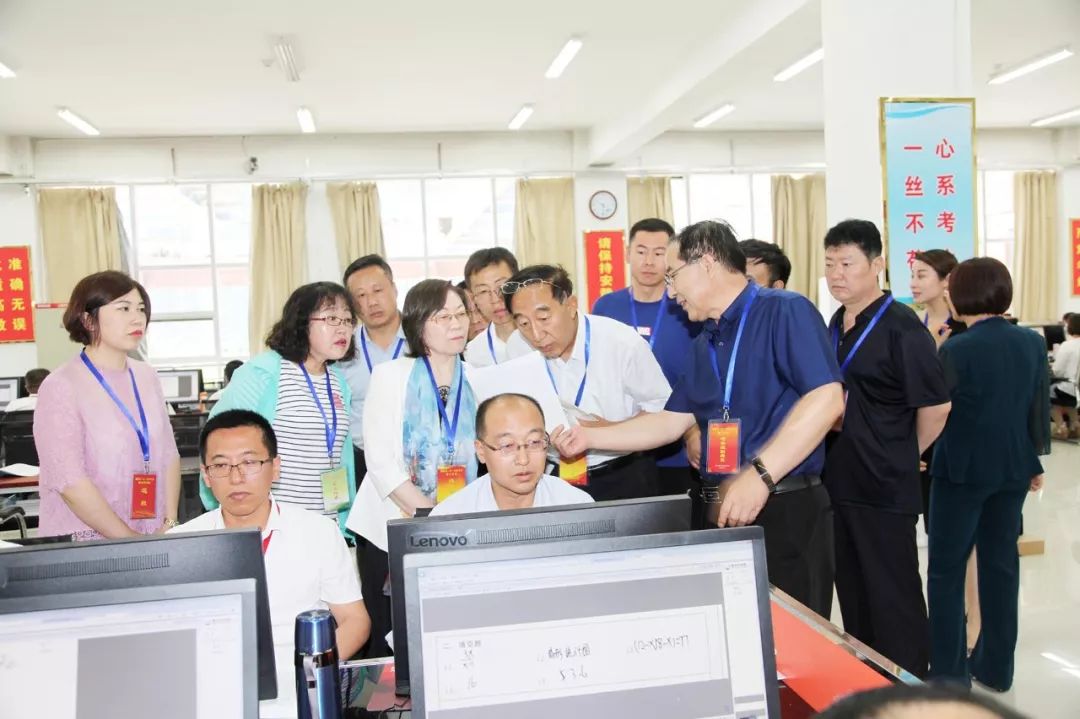 评卷老师都是骨干精英,很辛苦在朔州师范高等专科学校评卷点入口,记者