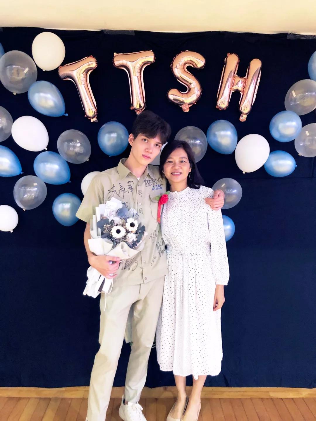 派伟俊高中毕业发纪念单曲飞得更高