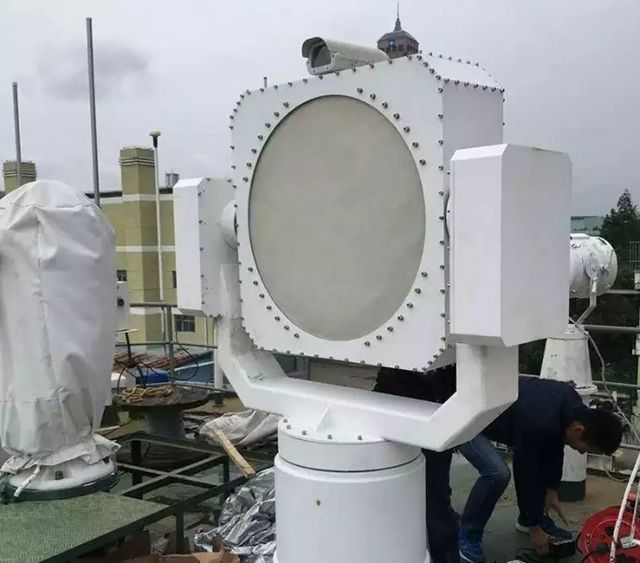 海警2901上的定向声波驱散装备所以,当你看到海警队员们这么喊话的