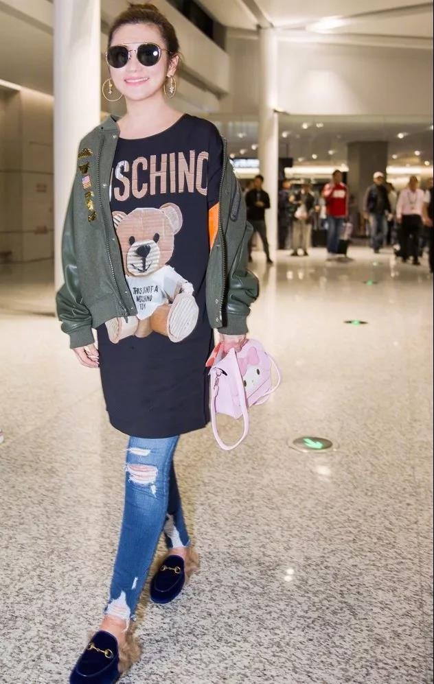 任家萱很自信!西装搭配长靴秀腿,气质远胜身材高雅极了