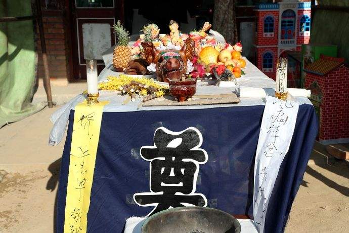 丧葬习俗:烧了离门纸,逝去的人永远离开这个家