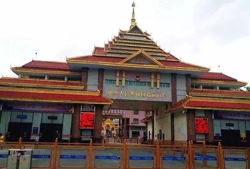 自己的藏身地点,经过多次沟通,陈某才愿意告知民警,自己藏身于缅甸,并