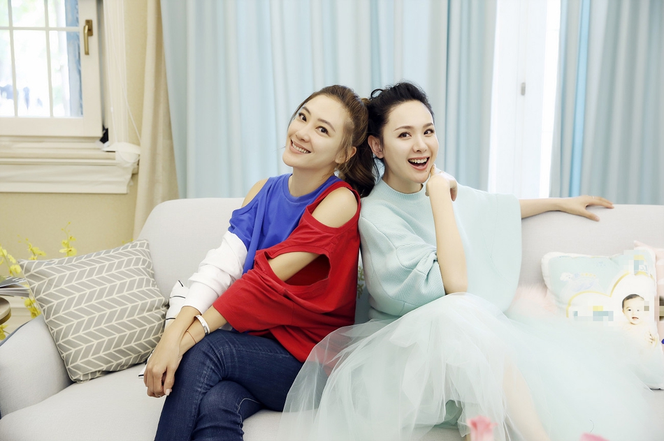 程莉莎应采儿节目再相聚相依而坐气氛融洽