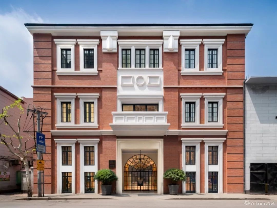 现也是里森画廊和贝浩登画廊的所在地