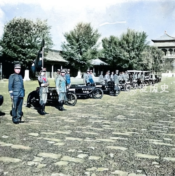 北平沦陷后伪警察中的特种部队 配摩托和驳壳枪 由局长亲自控制