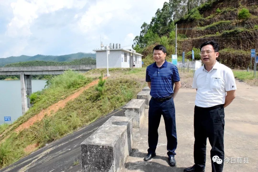 周密部署 严阵以待丨覃仕平深入一线调研藤县防汛工作