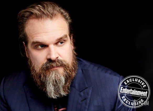 薇诺娜·瑞德与"警长"大卫·哈伯甜蜜相拥,"迈克"菲恩·伍法德文艺