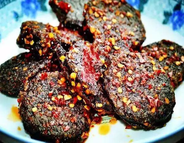 普米饭肠包谷砂稀饭,是云南省怒江傈僳族自治州的特色美食,是怒族的主