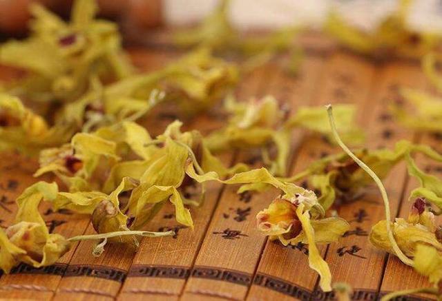 鐵皮石斛花好看又好喝助你排毒養顏祛黃美白不止泡茶那麼簡單