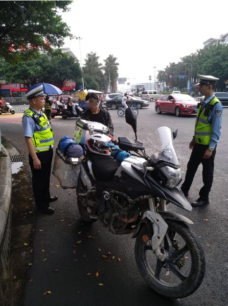 根据《道路交通安全法》相关规定,因未取得机动车驾驶证驾驶摩托车