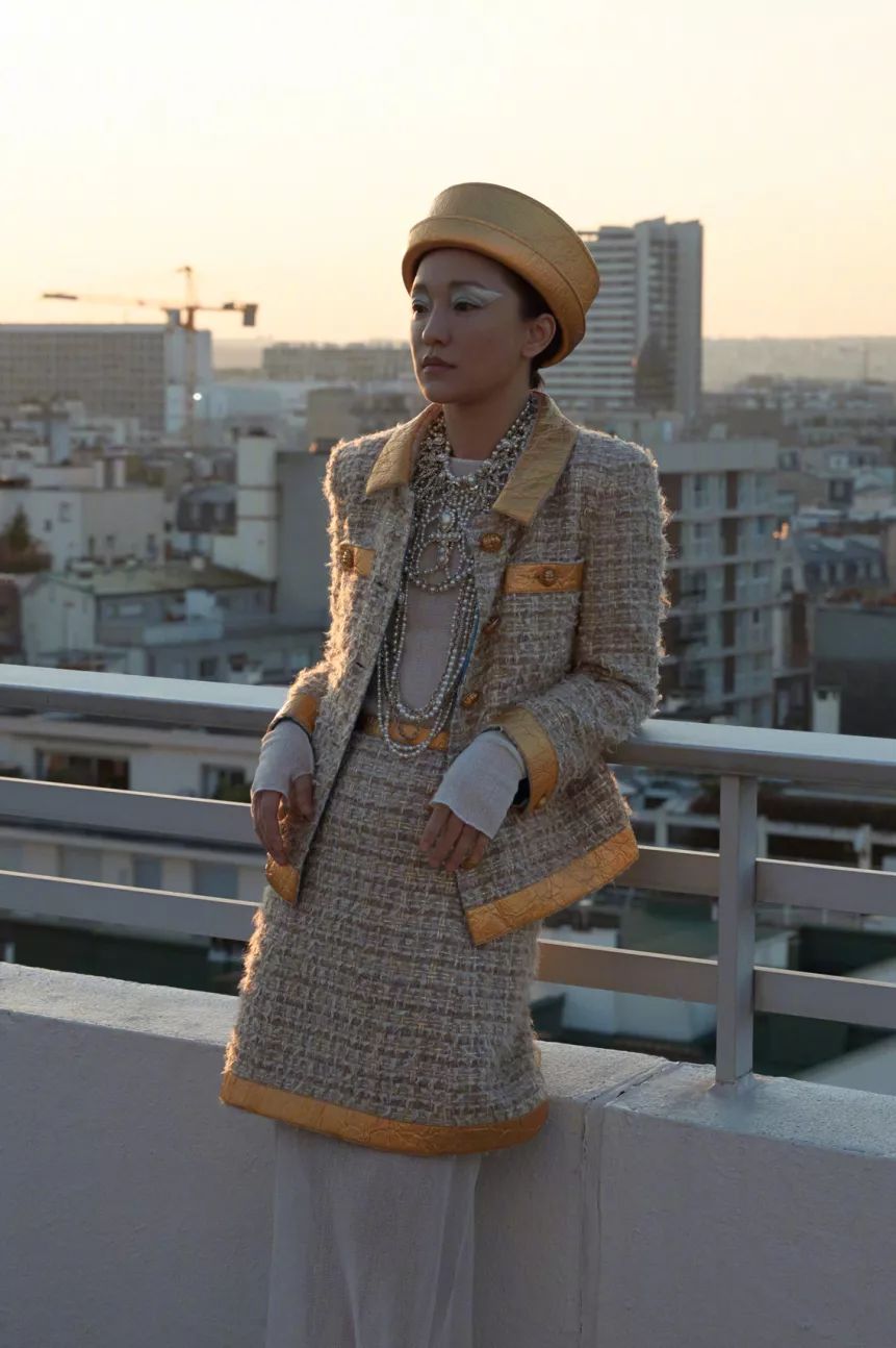 和周迅一起逛香奈儿图书馆原来有气质有内涵的女生都这样穿