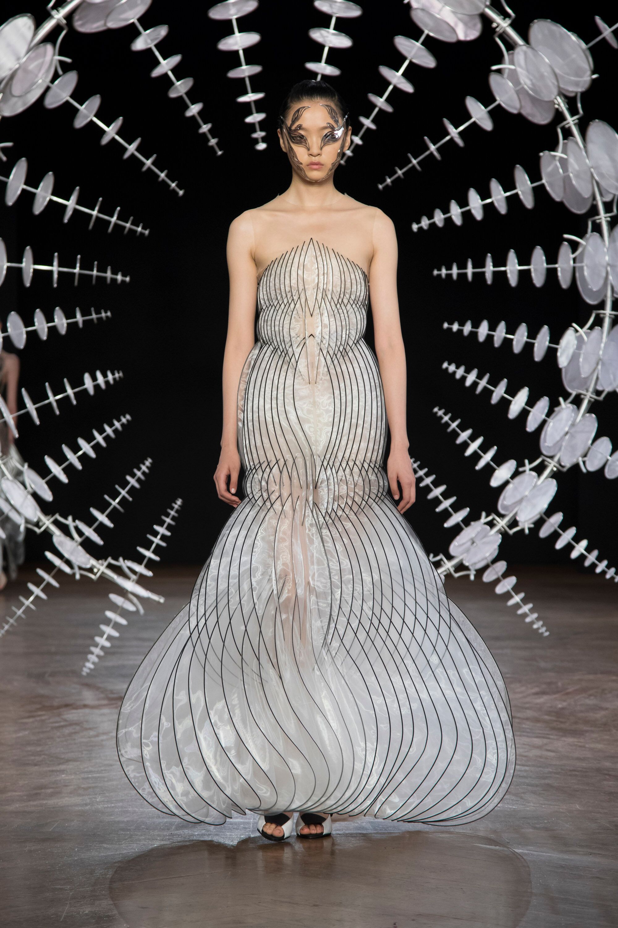 iris van herpen2021图片