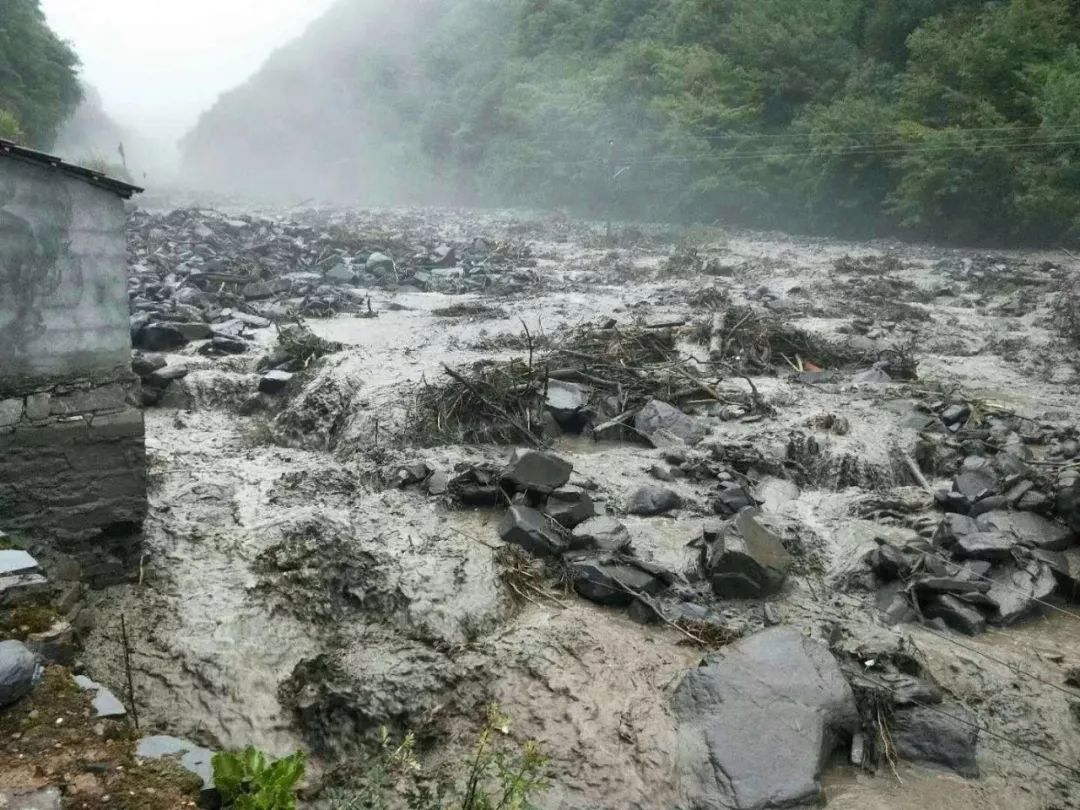 感动面孔曾达627特大山洪泥石流中的他们