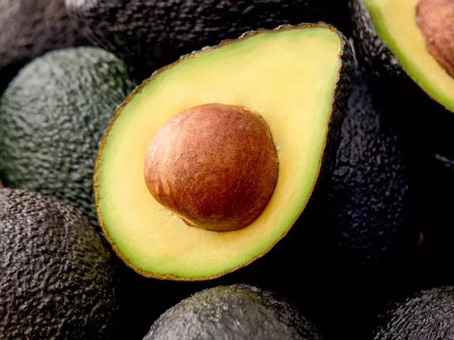 超大个的墨西哥牛油果一个近半斤重