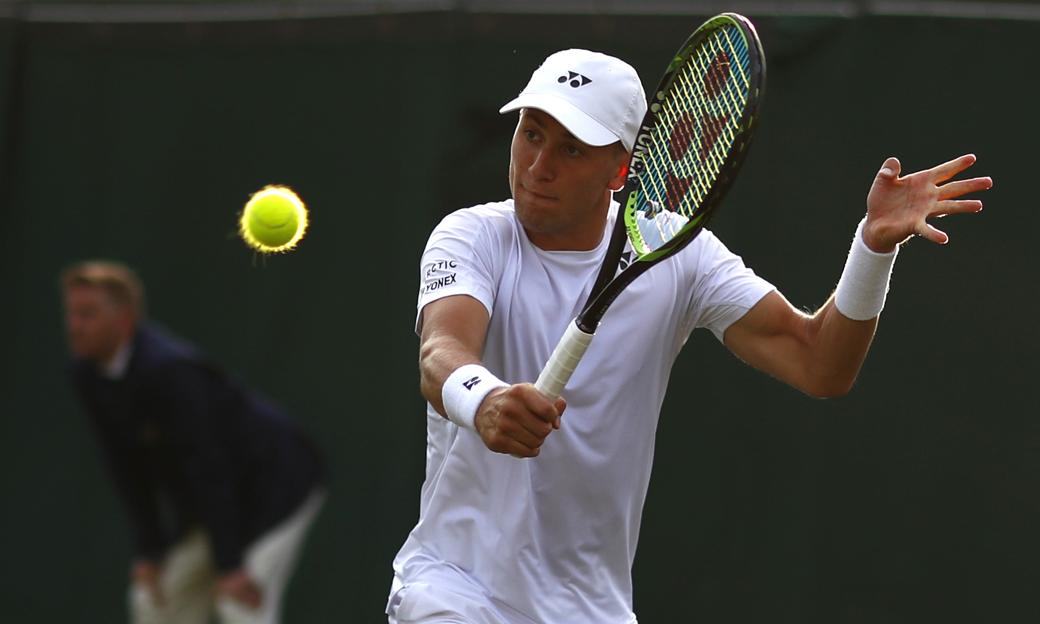 网球——温网:伊斯内尔胜鲁德