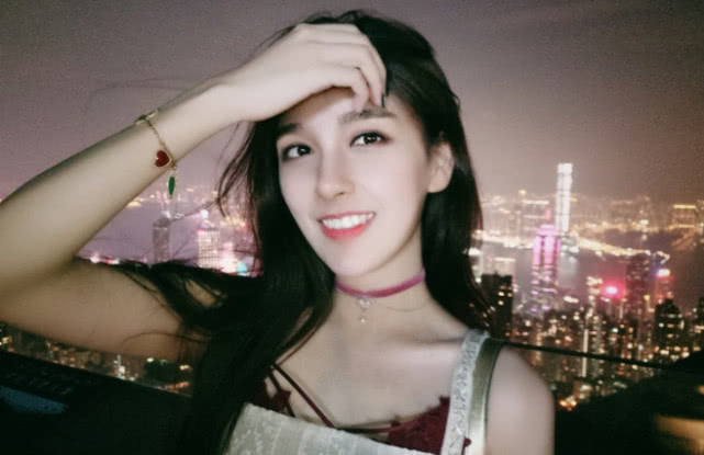 周淑怡直播不经意把美颜辅助外露唇部设置成亮点网友周大嘴